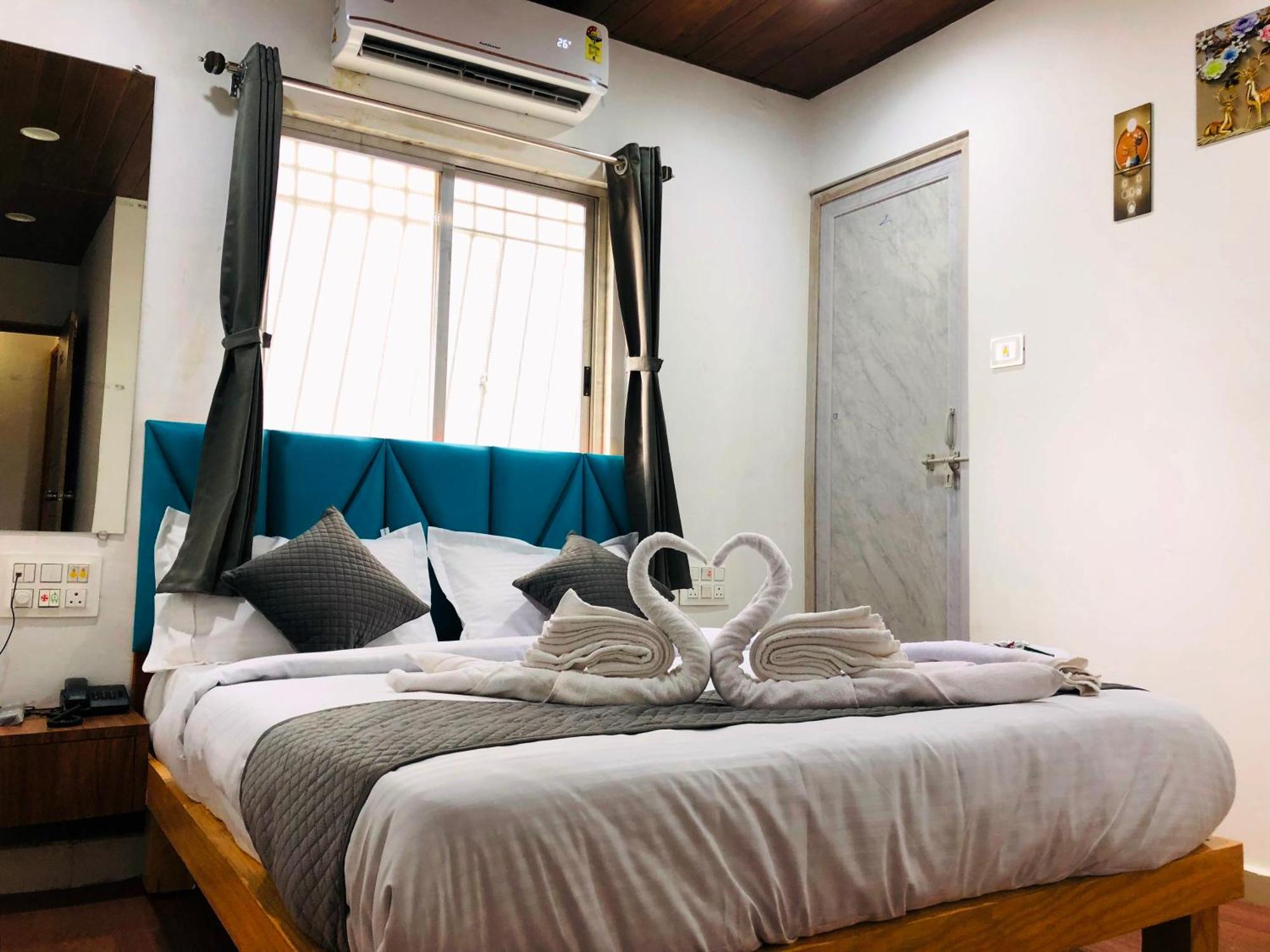 Hotel Silk, Premier Budget Friendly Luxury Hotel In Surat, Perfect For Families, Couples And Business Travelers Exterior photo