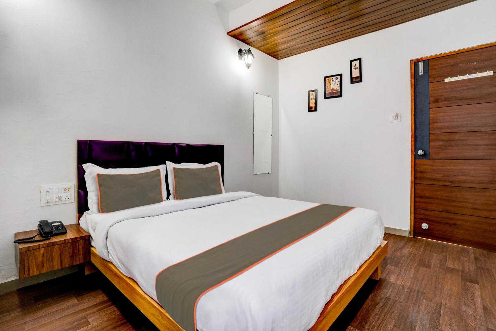 Hotel Silk, Premier Budget Friendly Luxury Hotel In Surat, Perfect For Families, Couples And Business Travelers Exterior photo
