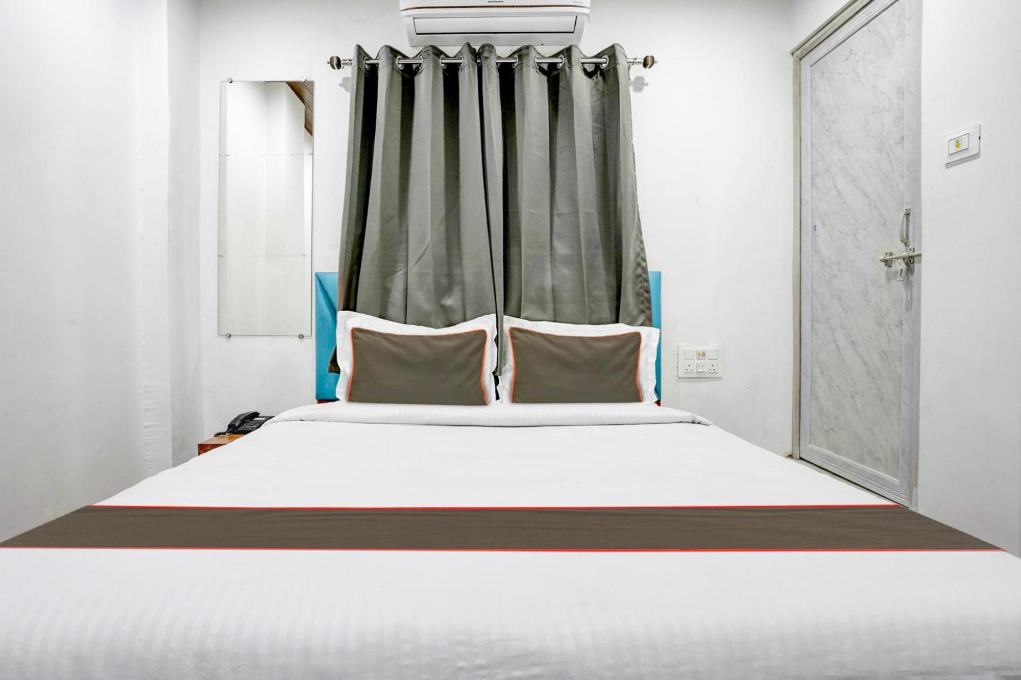 Hotel Silk, Premier Budget Friendly Luxury Hotel In Surat, Perfect For Families, Couples And Business Travelers Exterior photo