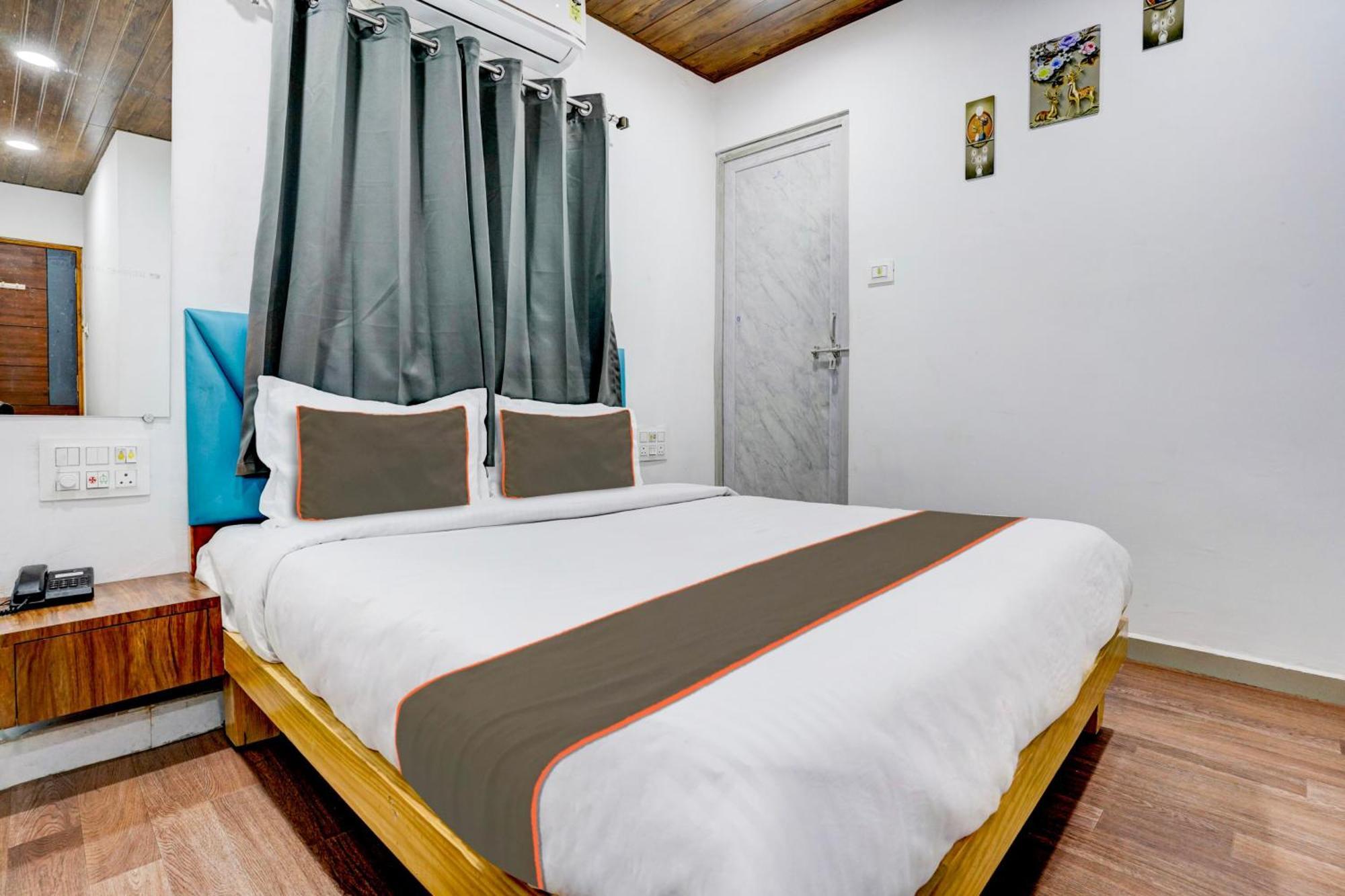 Hotel Silk, Premier Budget Friendly Luxury Hotel In Surat, Perfect For Families, Couples And Business Travelers Exterior photo