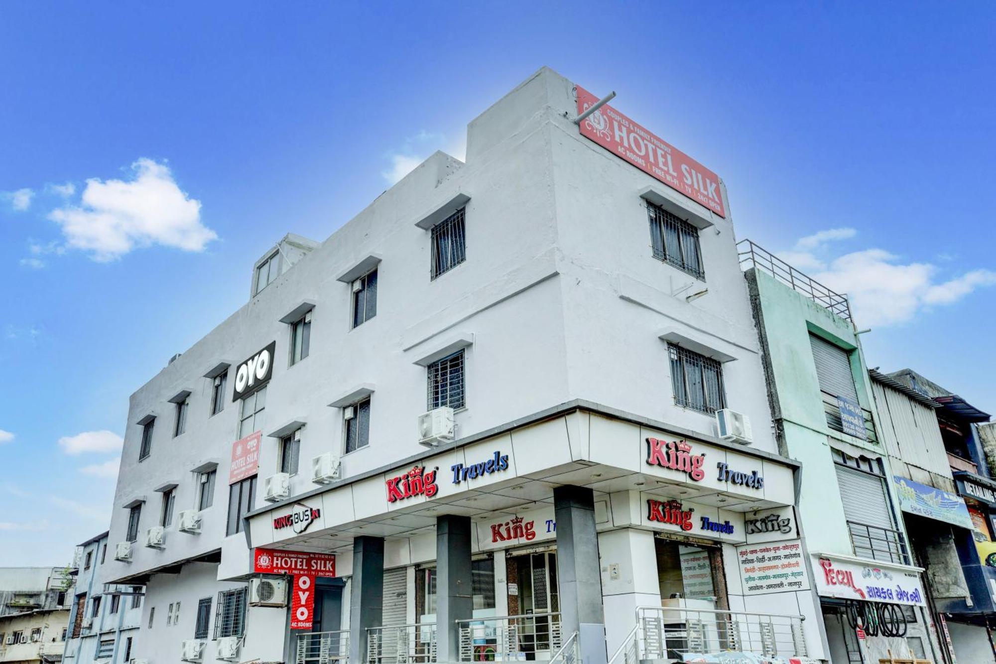 Hotel Silk, Premier Budget Friendly Luxury Hotel In Surat, Perfect For Families, Couples And Business Travelers Exterior photo