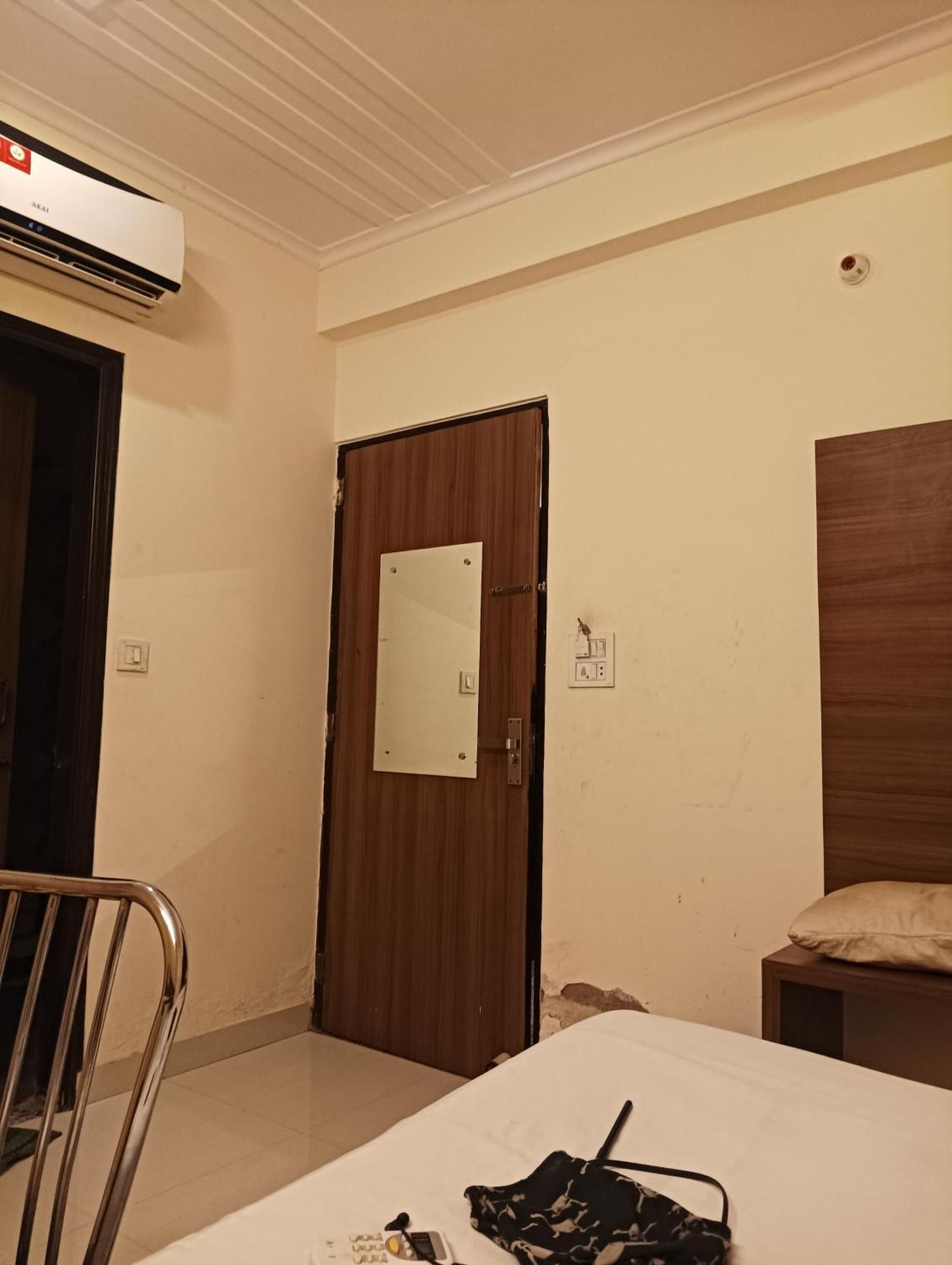 Hotel Silk, Premier Budget Friendly Luxury Hotel In Surat, Perfect For Families, Couples And Business Travelers Exterior photo