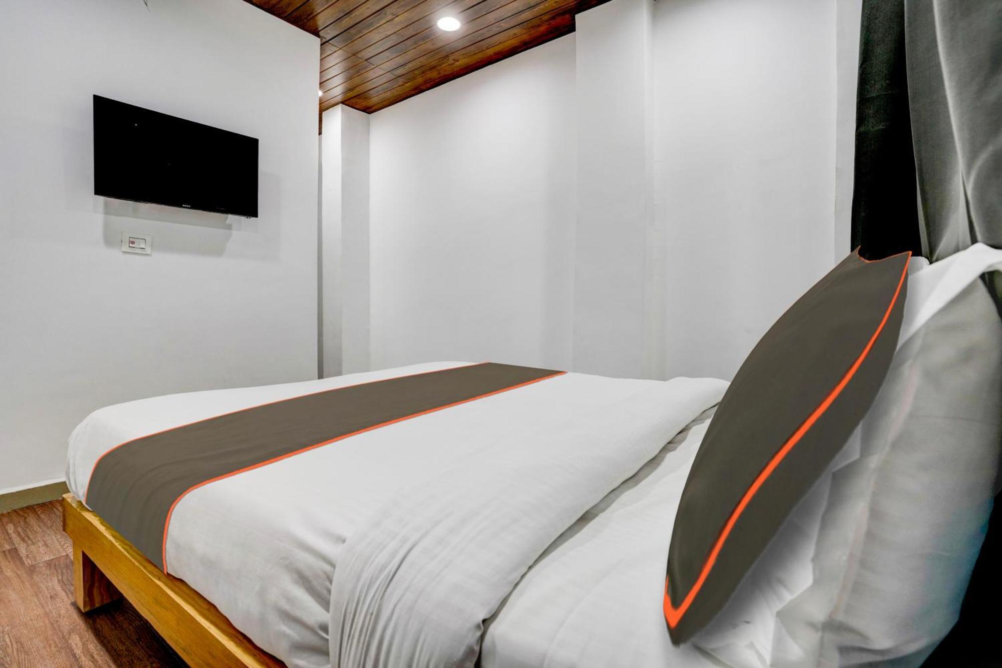 Hotel Silk, Premier Budget Friendly Luxury Hotel In Surat, Perfect For Families, Couples And Business Travelers Exterior photo